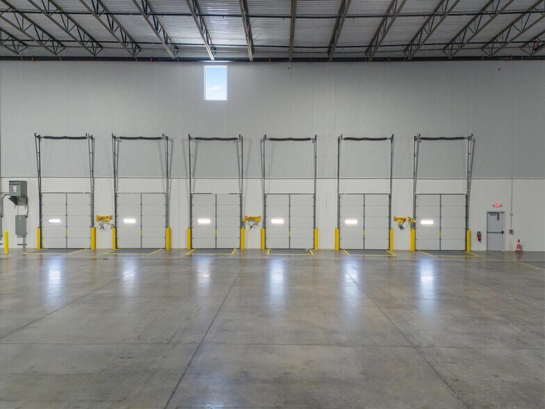 621-625 Corporate Way, Valley Cottage, NY à louer - Photo intérieure – Image 2 sur 13