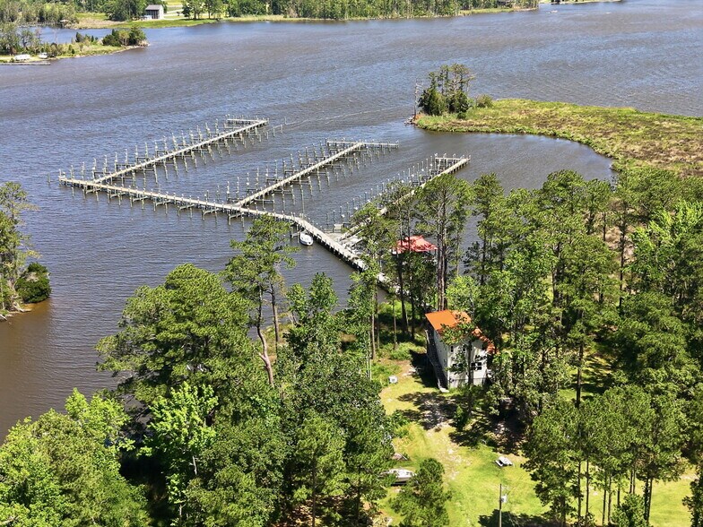 577 Hoff Rd, Belhaven, NC à vendre - Photo de l’immeuble – Image 1 sur 30