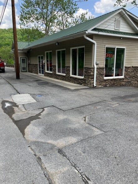 846 Hinton Bypass Byp, Hinton, WV à louer - Photo de l’immeuble – Image 2 sur 42