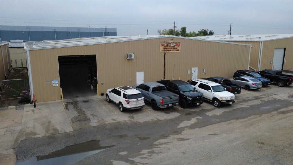 9201 Brown Ln, Austin, TX à vendre - Photo de l’immeuble – Image 3 sur 4