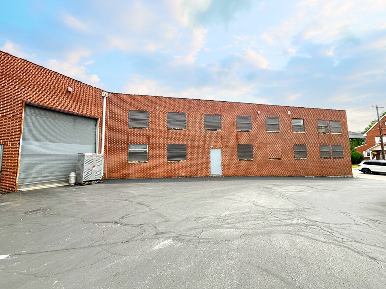 416 Pittsburgh Cir, Ellwood City, PA à vendre - Photo de l’immeuble – Image 3 sur 16
