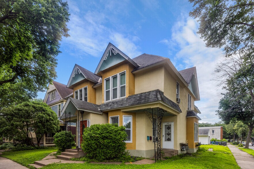 1428 Madison St NE, Minneapolis, MN à vendre - Photo de l’immeuble – Image 2 sur 14