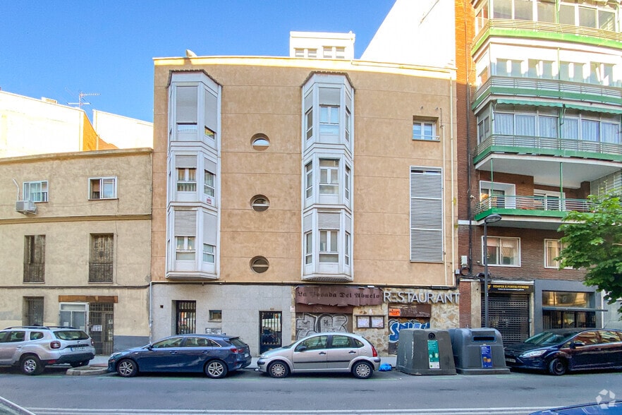 Immeuble residentiel dans Madrid, Madrid à vendre - Photo principale – Image 1 sur 2