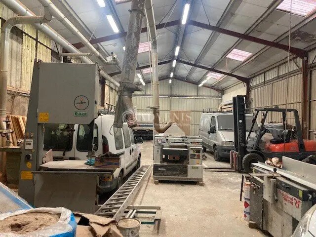 Bureau dans NOTRE-DAME-DE-SANILHAC à louer - Photo de l’immeuble – Image 3 sur 7