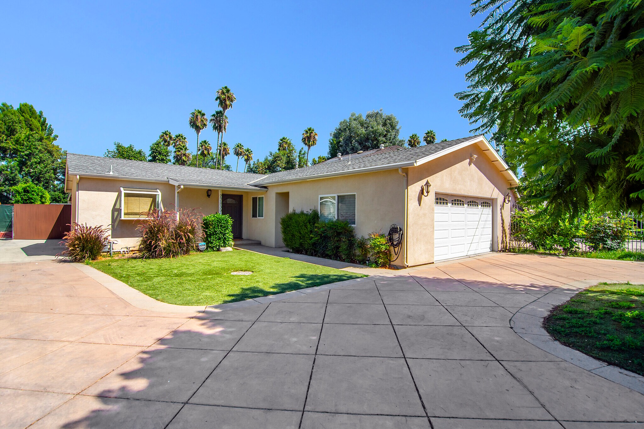 22839 Dolorosa St, Woodland Hills, CA à louer Photo de l’immeuble– Image 1 sur 46