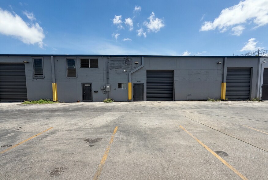 3904 NW 32 Ave, Miami, FL à vendre - Photo de l’immeuble – Image 1 sur 8