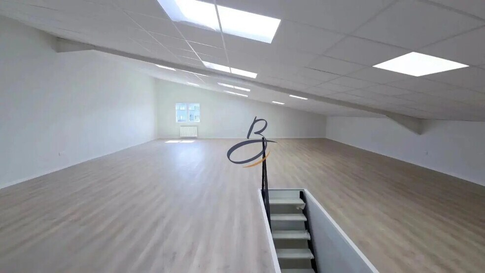 Bureau dans Bourgoin-Jallieu à louer - Photo intérieure – Image 1 sur 13