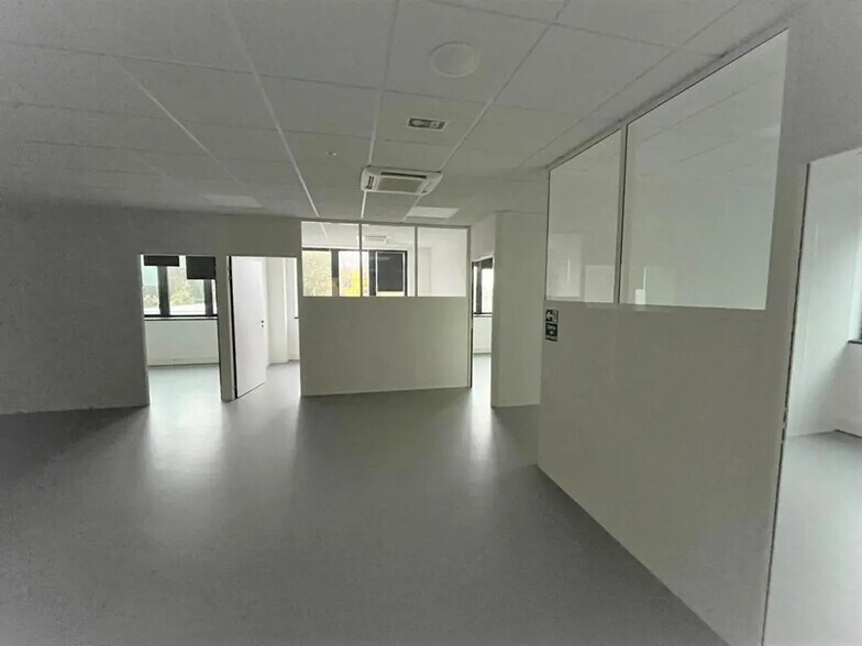 Bureau dans Besançon à louer - Photo de l’immeuble – Image 3 sur 4