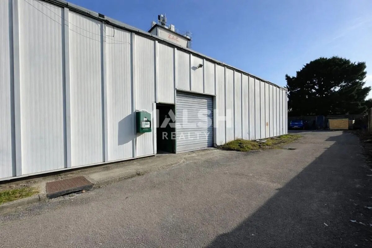 Local d'activités dans Saint-Priest à vendre Photo de l’immeuble– Image 1 sur 8