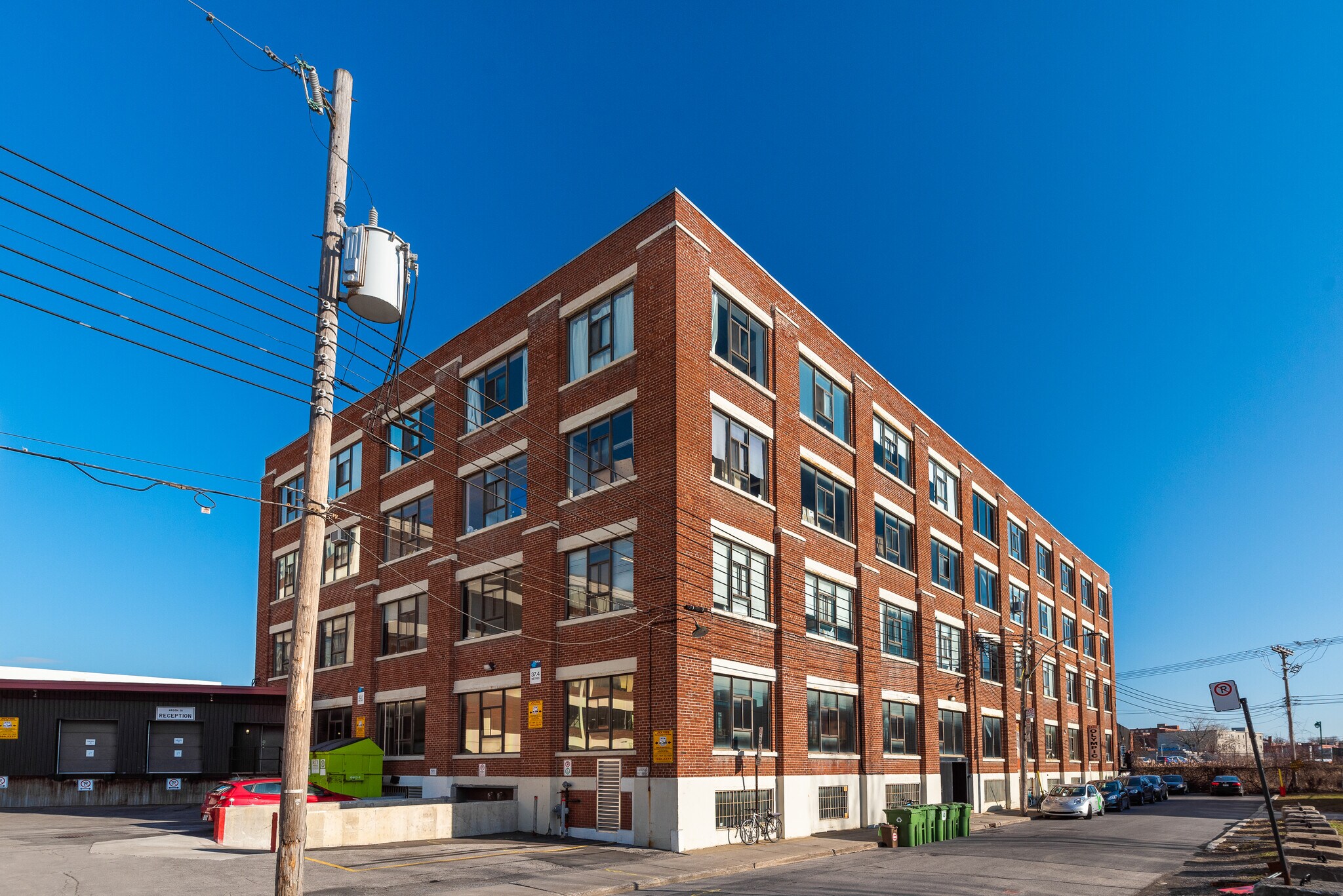 6829-6845 Av de l'Épée, Montréal, QC à louer Photo principale– Image 1 sur 17