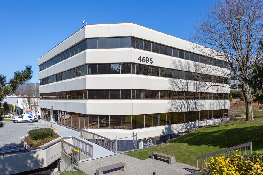 4595 Canada Way, Burnaby, BC à louer - Photo de l’immeuble – Image 2 sur 12