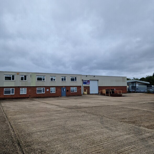 1 Borough Rd, Brackley à louer - Photo de l’immeuble – Image 1 sur 3