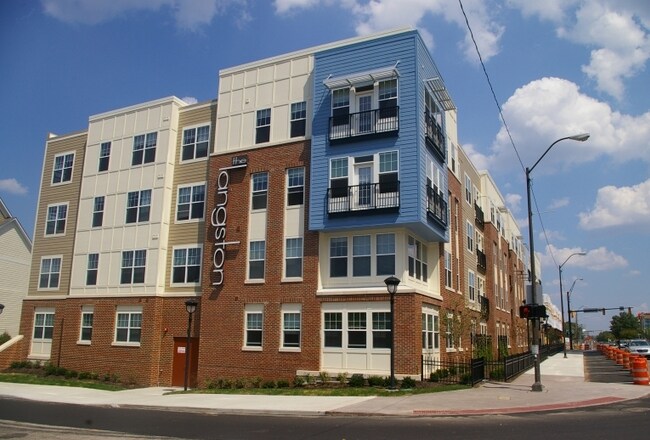 2303 Chester Ave, Cleveland, OH à louer - Photo de l’immeuble – Image 2 sur 16