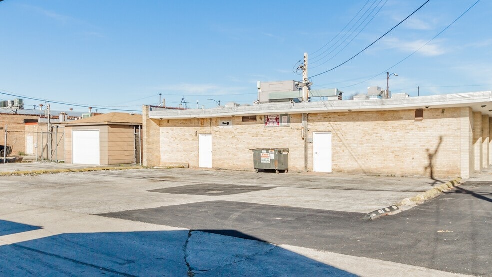 6039 W Belmont Ave, Chicago, IL à louer - Photo de l’immeuble – Image 3 sur 12
