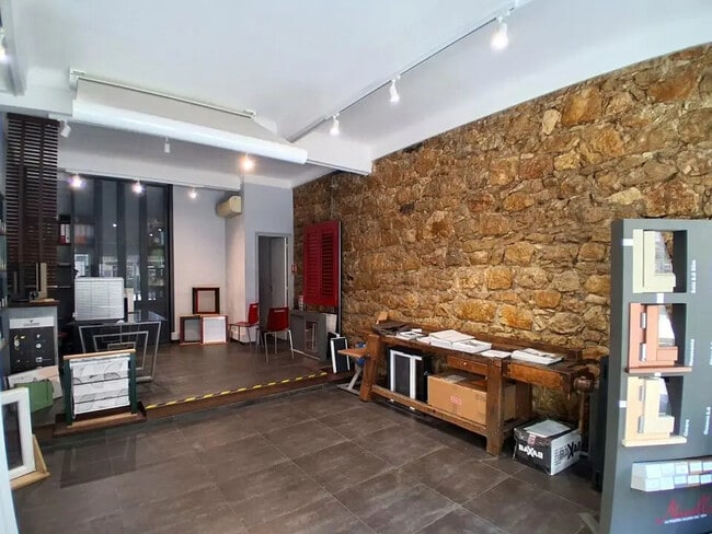 Plus de détails pour Local commercial à louer