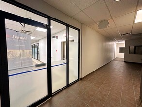 9816 Hardin St, Fort McMurray, AB à louer Photo intérieure– Image 2 sur 15