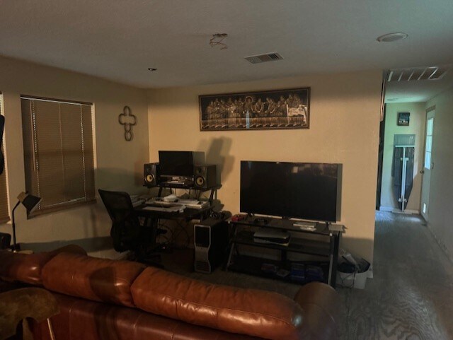 123 CR 343, Cleveland, TX à vendre - Photo intérieure – Image 3 sur 12