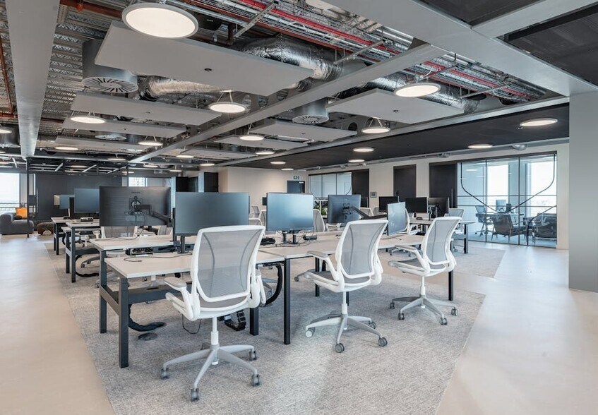 103-105 Bunhill Row, Londres à louer - Photo de l’immeuble – Image 2 sur 79