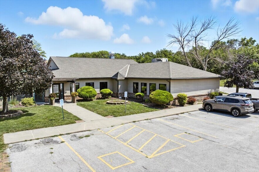 1207 S 35th St, Council Bluffs, IA à vendre - Photo de l’immeuble – Image 1 sur 14