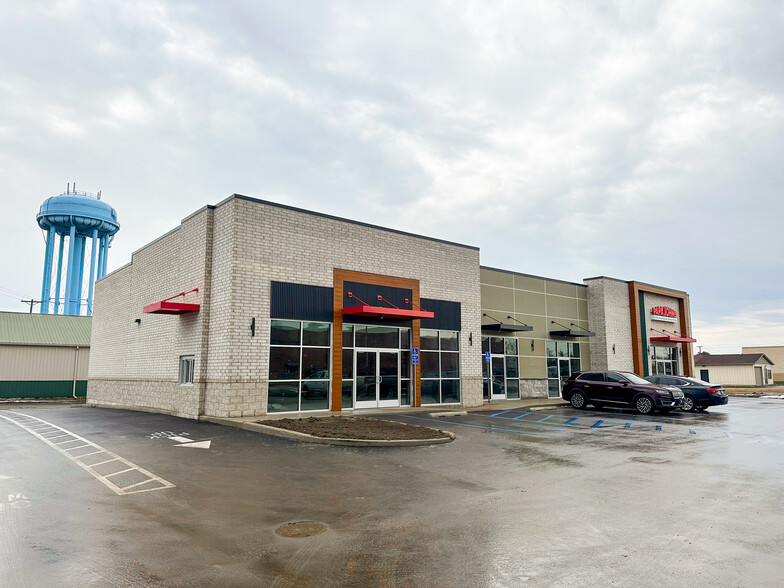 523 W 7th St, Auburn, IN à louer - Photo de l’immeuble – Image 2 sur 3