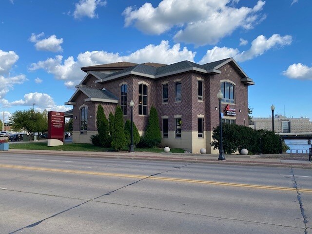 145 N Commercial St, Neenah, WI à vendre - Photo de l’immeuble – Image 2 sur 12