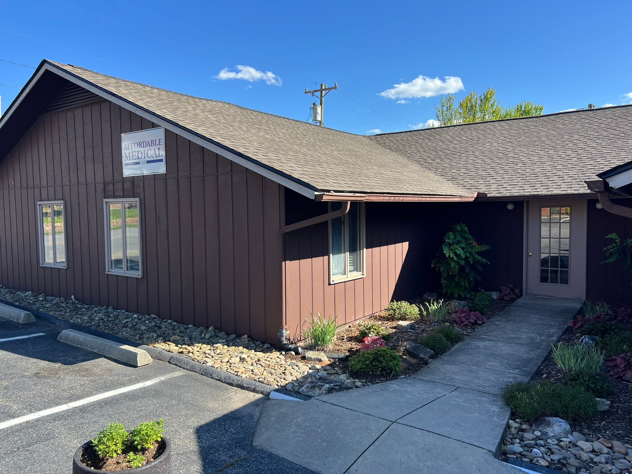 170 S Broad St, Brevard, NC à louer Photo de l’immeuble– Image 1 sur 14