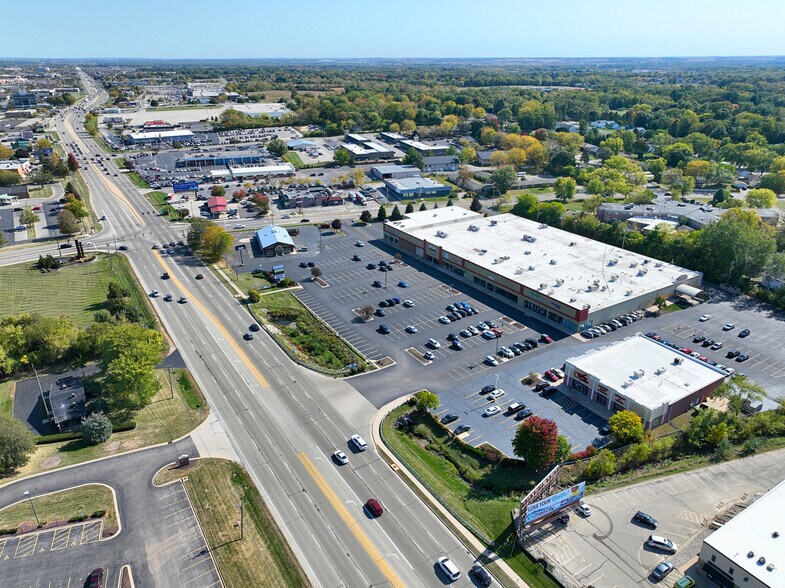 5400 E State St, Rockford, IL à louer - Photo de l’immeuble – Image 1 sur 4