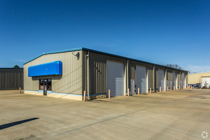 543 Highway 6, Batesville, MS à louer - Photo principale – Image 1 sur 4