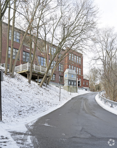 4900 Perry Hwy, Pittsburgh, PA à louer - Photo de l’immeuble – Image 3 sur 7