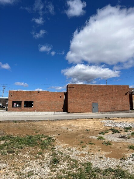 2501 1st Ave, Nitro, WV à vendre - Photo de l’immeuble – Image 2 sur 5