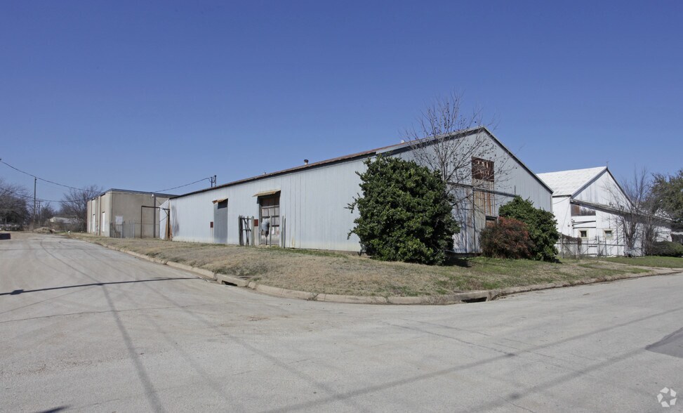 2742 Bryan Ave, Fort Worth, TX à louer - Photo de l’immeuble – Image 1 sur 9