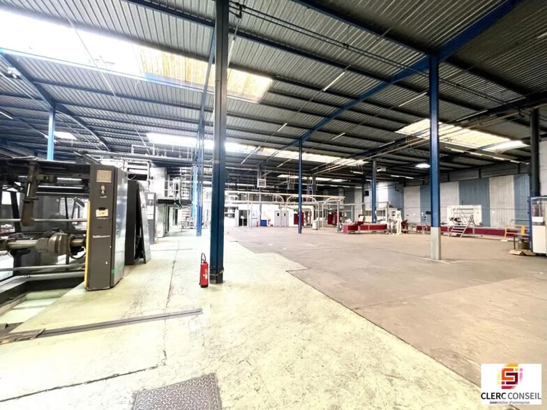 Bureau dans Saint-Étienne-du-Rouvray à louer - Photo de l’immeuble – Image 1 sur 11