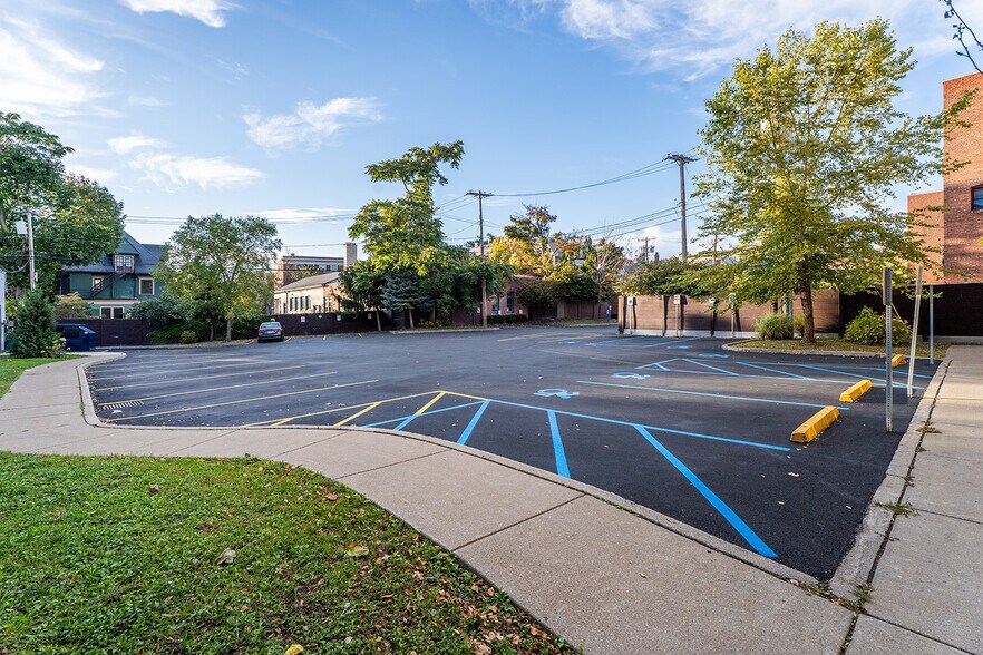 Downtown Buffalo Medical/Office Portfoli portefeuille de 3 biens à vendre sur LoopNet.fr - Photo de l’immeuble – Image 3 sur 81
