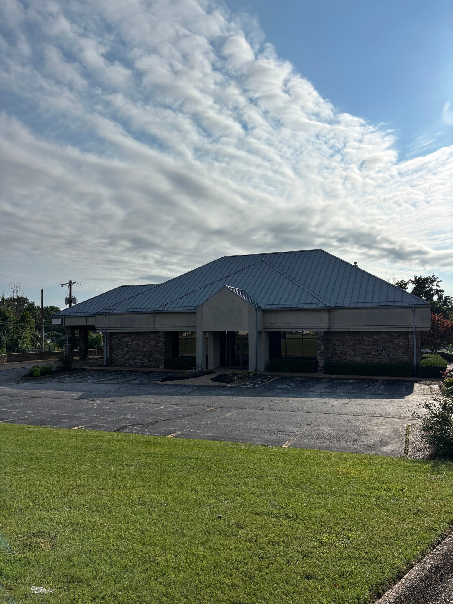 307 N Walton Blvd, Bentonville, AR à louer Photo principale– Image 1 sur 19