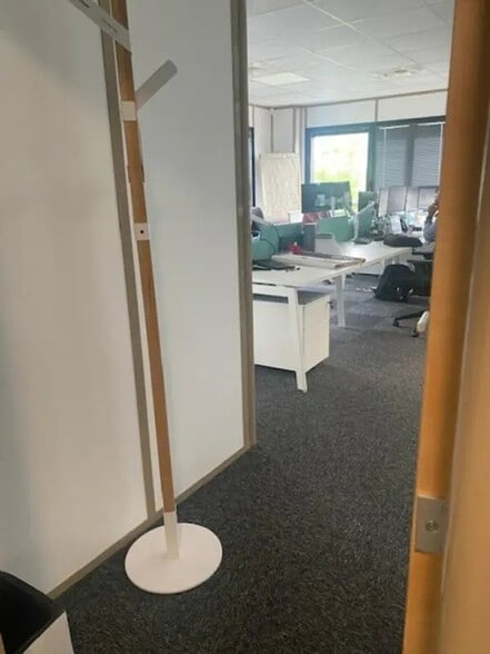 Bureau dans Limas à louer - Photo intérieure – Image 2 sur 5