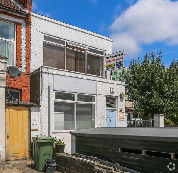 42 Upper Richmond Rd W, Londres à louer - Photo de l’immeuble – Image 3 sur 7