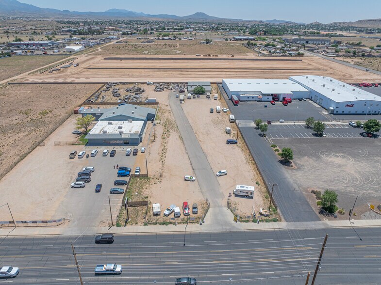 2630 Airway Ave, Kingman, AZ à vendre - Aérien – Image 2 sur 15