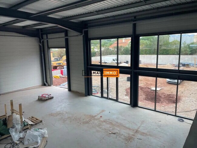 Plus de détails pour Local d’activités à vendre