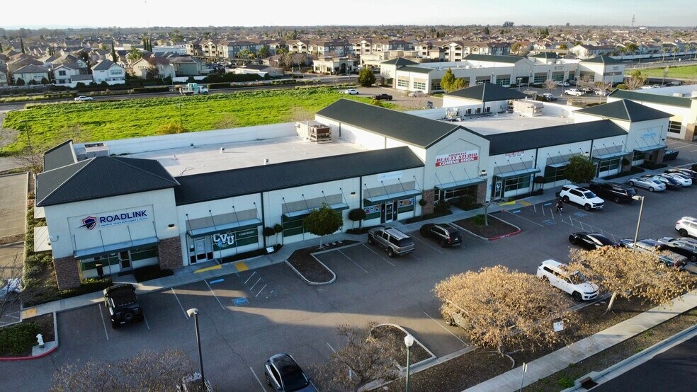 17395 S Manthey Rd, Lathrop, CA à vendre - Photo de l’immeuble – Image 2 sur 36