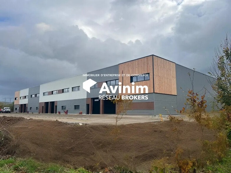 Local d’activités dans Viarmes à louer - Photo de l’immeuble – Image 1 sur 33