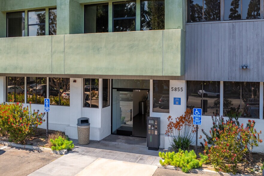 5839-5855 Green Valley Cir, Culver City, CA à louer - Photo de l’immeuble – Image 3 sur 9