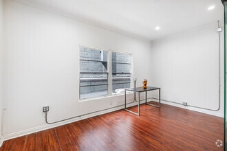 7956-7958 Beverly Blvd, Los Angeles, CA à louer Photo intérieure– Image 1 sur 4