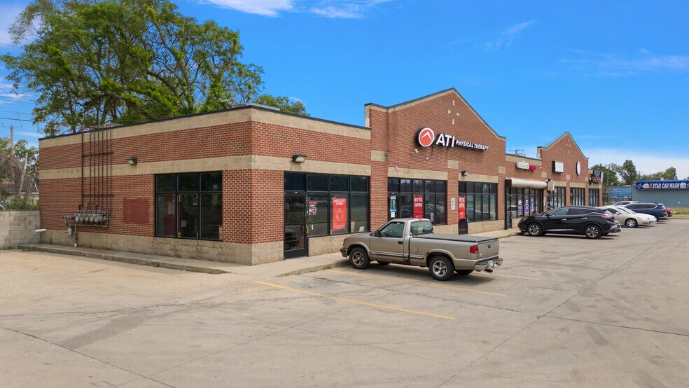 10600-10636 W 7 Mile Rd, Detroit, MI à vendre - Photo de l’immeuble – Image 2 sur 10