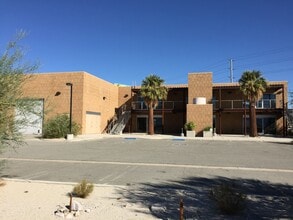 3301 Micro Pl, Palm Springs, CA à louer Photo de l’immeuble– Image 1 sur 5