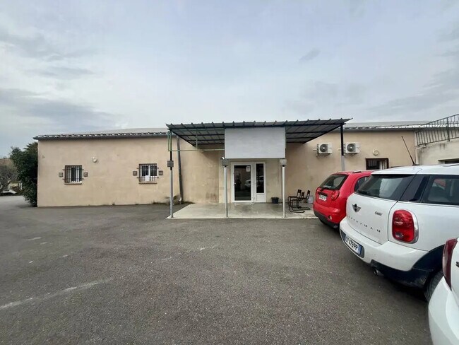 Plus de détails pour Local d’activités à vendre