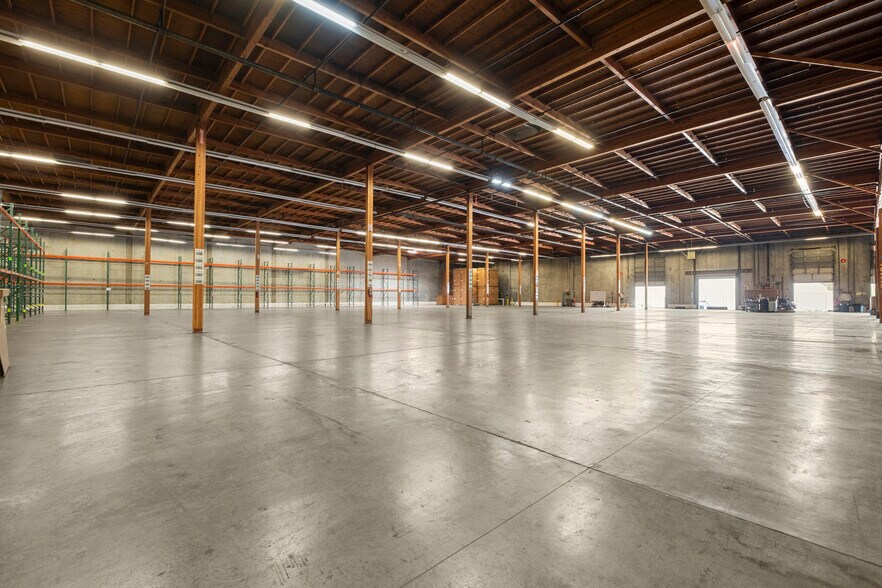 430 Valley Dr, Brisbane, CA à louer - Photo de l’immeuble – Image 2 sur 28