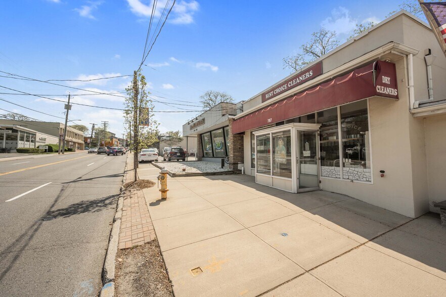 787 White Plains Rd, Scarsdale, NY à louer - Photo de l’immeuble – Image 3 sur 13
