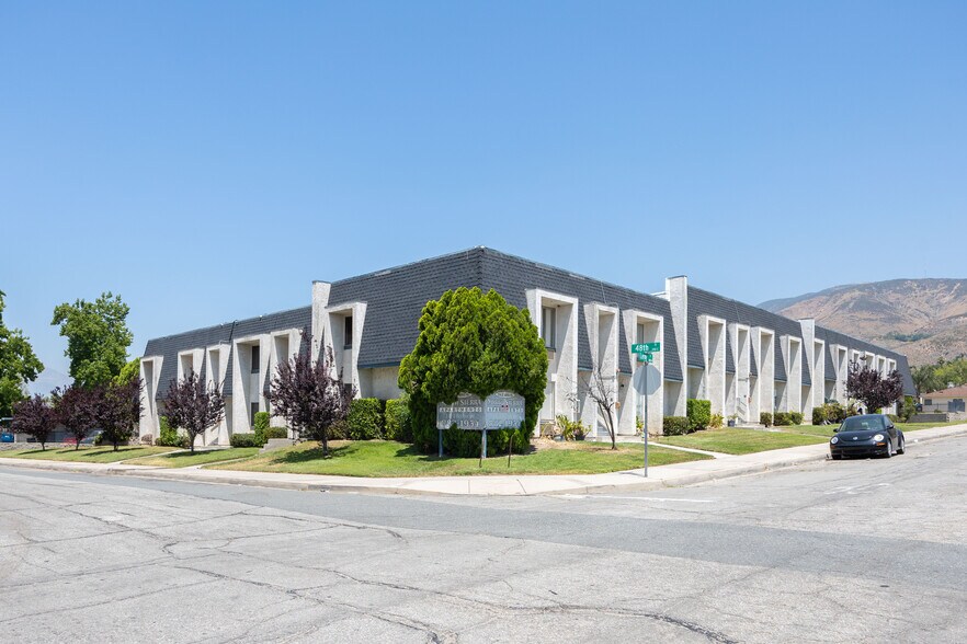 236 E 48th St, San Bernardino, CA à vendre - Photo de l’immeuble – Image 1 sur 8