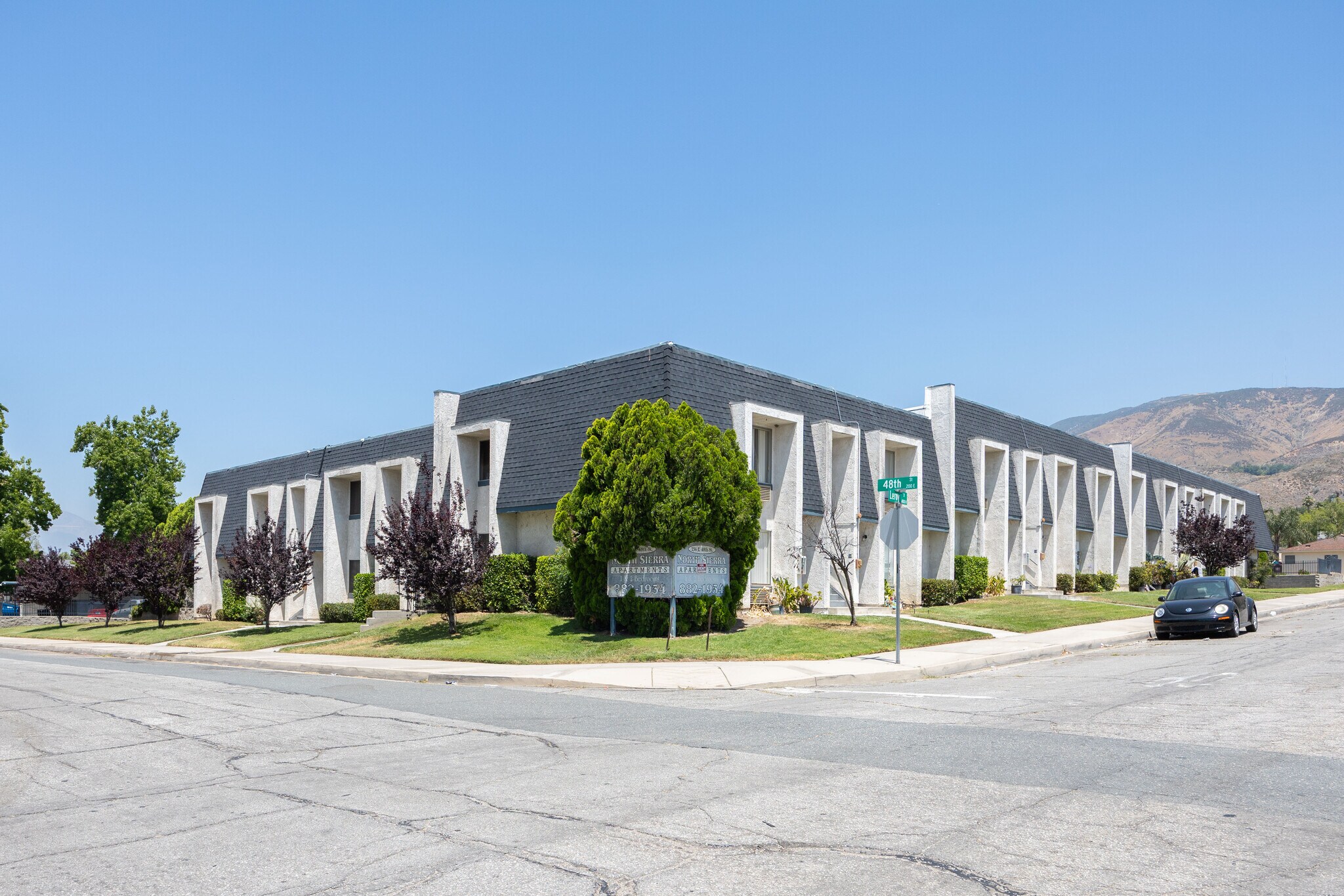 236 E 48th St, San Bernardino, CA à vendre Photo de l’immeuble– Image 1 sur 9