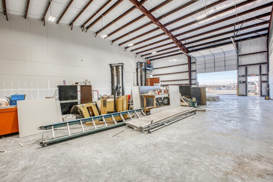 10100 Railroad Dr., El Paso, TX à louer - Photo de l’immeuble – Image 2 sur 58
